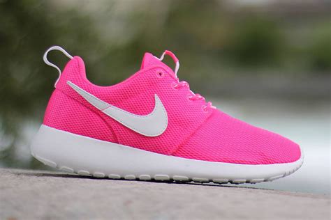 nike roshe run neon pink weiß|Nike Roshe shoes.